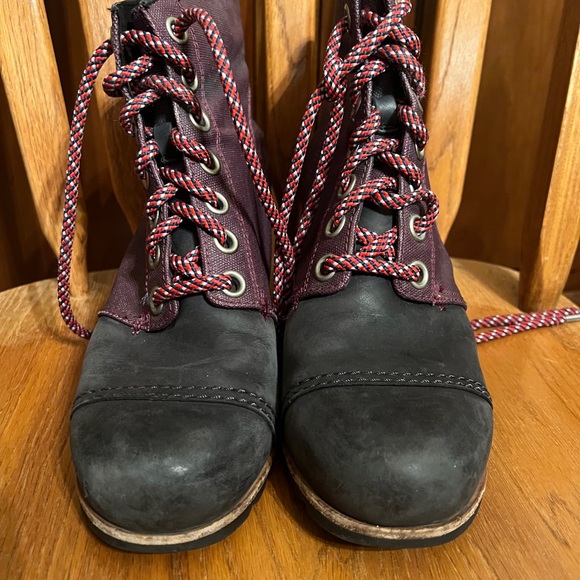 Sorel Joan of Arctic Black and Purple Leather Lace Up Wedge Booties - Picture 7 of 10